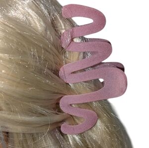 🍁 3/$15 Flocked Squiggle Hair Clip